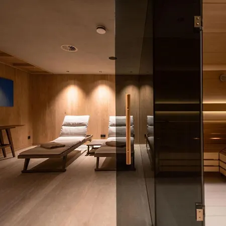 Luxurious For Small Groups Of Family And Friends *